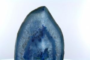 agate du Brésil teintée en bleu