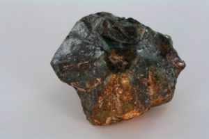 двойниковые кристаллы александрита (Урал, Россия)