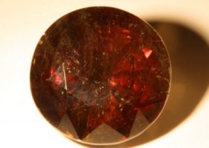 Alexandrite from Sri-Lanka red under incandescent light