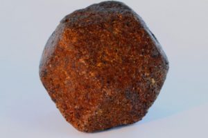 马达加斯加圆形的铁铝榴石