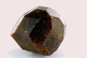 cristal de granate andradita de África