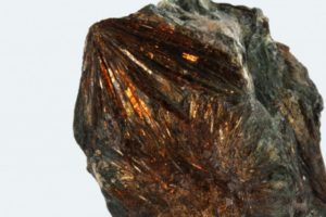 cristal d'astrophyllite de Russie