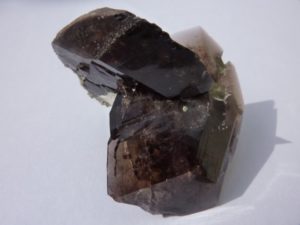 cristaux d'axinite de Russie