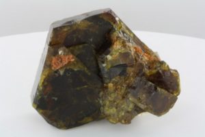 кристалл бастнезита из Паскистана