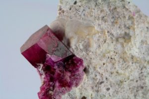 roter Beryllkristall aus Utah, USA
