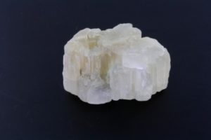 cristal de béryllonite de Paproke au Pakistan