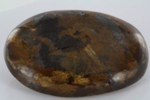 Bronzitcabochon aus Afrika