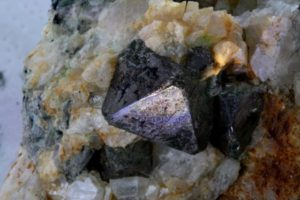 Carrolitkristall aus Zaire