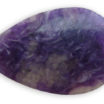 俄罗斯水滴形的紫硅碱钙石