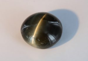 chatoyancy effect, cat's eye like, in a chrysoberyl from Sri Lanka