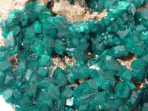 cristales de dioptasa de Kazajistán