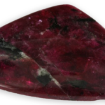 eudialyte de Russie polie en cabochon