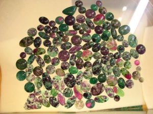 cabochons de goodletite