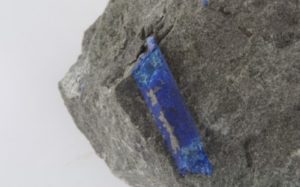 Кристалл синего гаюина из Таити, Французская Полинезия.