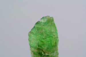 cristal d'hiddénite verte de Stony Point en Caroline du Nord aux Etats-Unis
