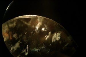 diopside con inclusioni a forma di nuvola