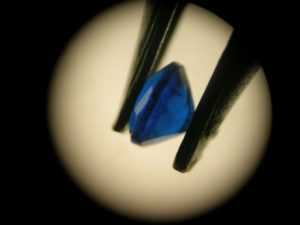 pléochroïsme : lazulite foncée