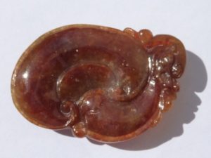 geschliffener brauner Jade aus Myanmar