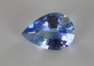 纳米比亚梨形蓝色的硼铝石晶体