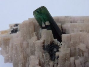 Lepidolithkristalle und Turmalin aus Brasilien