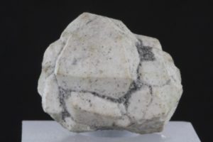 cristal de leucite du Vésuve en Italie