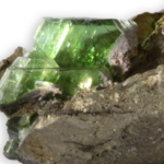 grüner Ludlamitkristall aus Salsigne in Frankreich