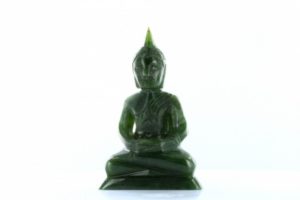 Резной Будда из зеленого нефрита.