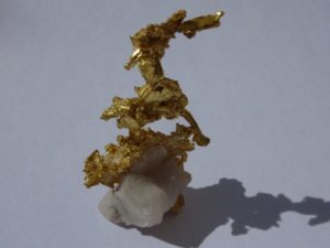 Gold, kristallisiert auf Quarz, Colorado, USA