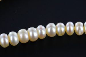 Ожерелье из пресноводного жемчуга из Китая.