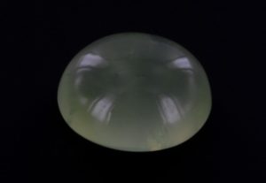 prehnita verde em cabochão do Brasil