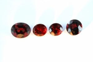 garnets pyrope rhodolite of Madagascar oval and round cut