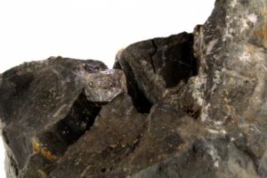 在一块龟背石里的石英晶体（法国）