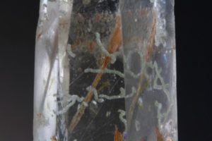 inclusioni di actinolite e clorite nel quarzo