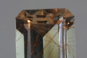 inclusions de rutile dans du quartz