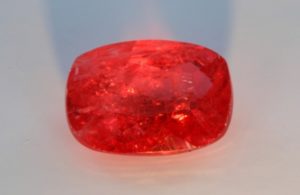 rhodonite de Lafaiete au Brésil taille coussin