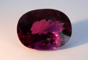 tourmaline rubellite du Brésil taille ovale