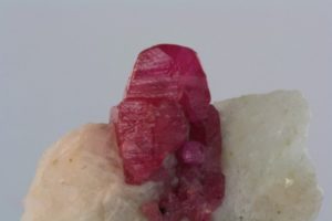 cristal de rubis de la mine de l'Emir en afghanistan