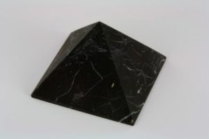 piramide di shungite della Russia