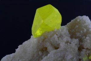 イタリア産、硫黄結晶