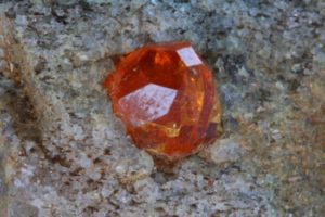 cristal de spessartite mandarine de Namibie