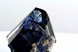 twinned tanzanite crystal of Tanzania