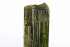 cristallo di vesuvianite verde del Piemonte in Italia