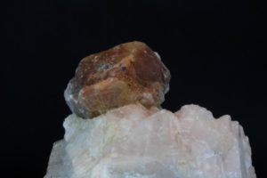 rough transparent willemite