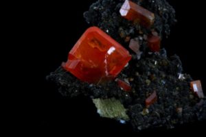 cristallo di wulfenite  della miniera di  Red Cloud, nel Colorado, Stati Uniti