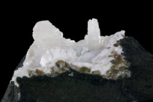 cristais de yugawaralita de Bombay na India